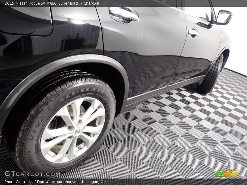 Super Black / Charcoal 2015 Nissan Rogue SV AWD