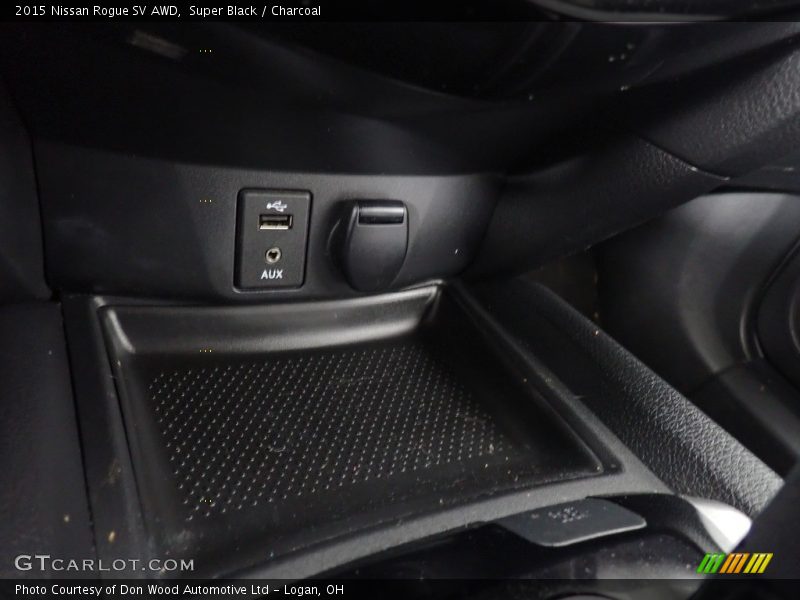 Super Black / Charcoal 2015 Nissan Rogue SV AWD