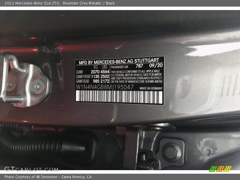Mountain Grey Metallic / Black 2021 Mercedes-Benz GLA 250