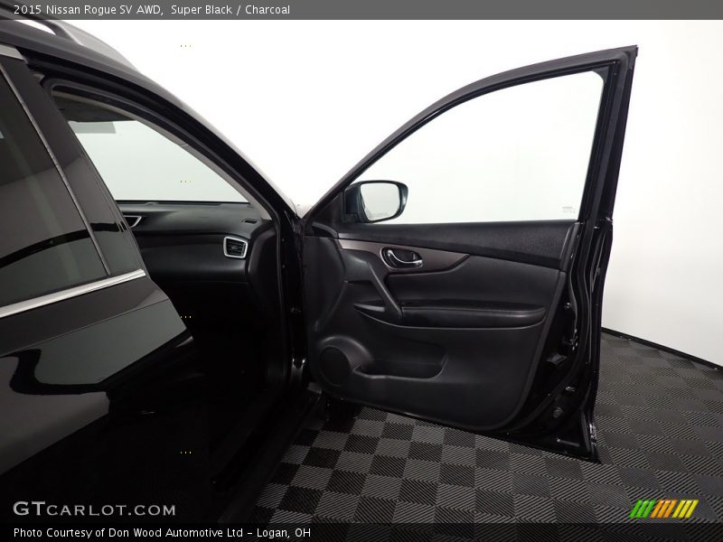 Super Black / Charcoal 2015 Nissan Rogue SV AWD