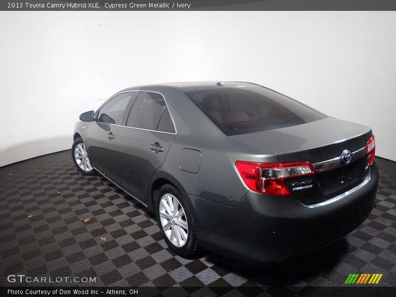 Cypress Green Metallic / Ivory 2013 Toyota Camry Hybrid XLE