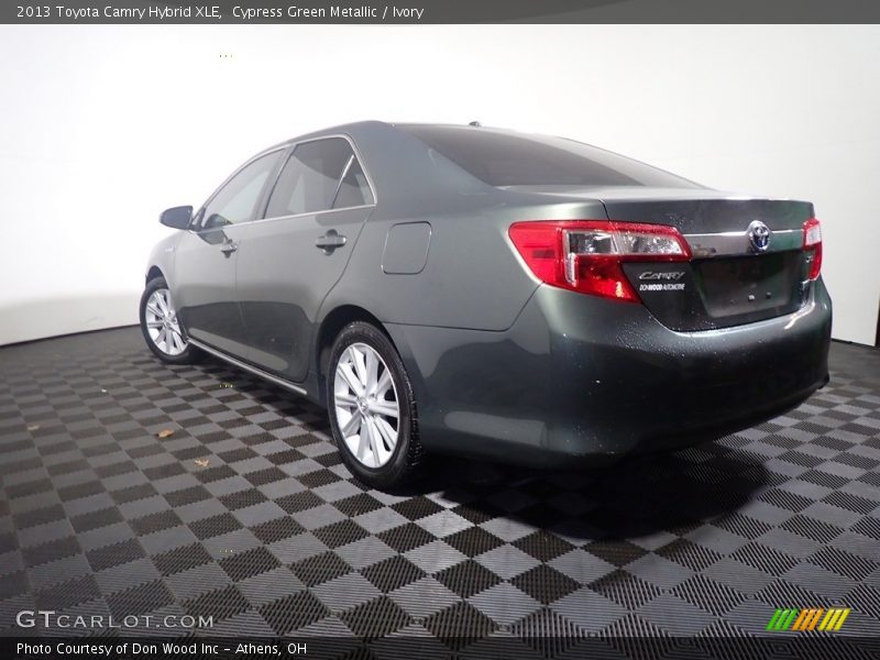 Cypress Green Metallic / Ivory 2013 Toyota Camry Hybrid XLE