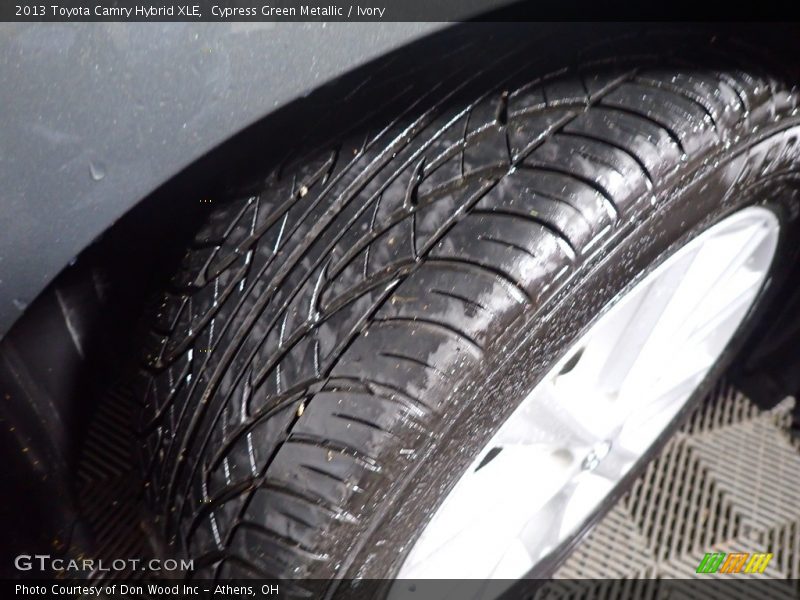 Cypress Green Metallic / Ivory 2013 Toyota Camry Hybrid XLE