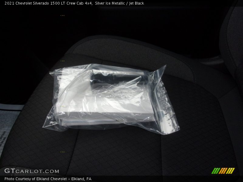 Silver Ice Metallic / Jet Black 2021 Chevrolet Silverado 1500 LT Crew Cab 4x4