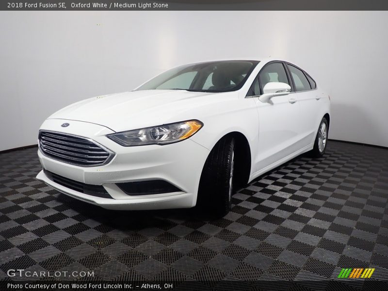Oxford White / Medium Light Stone 2018 Ford Fusion SE