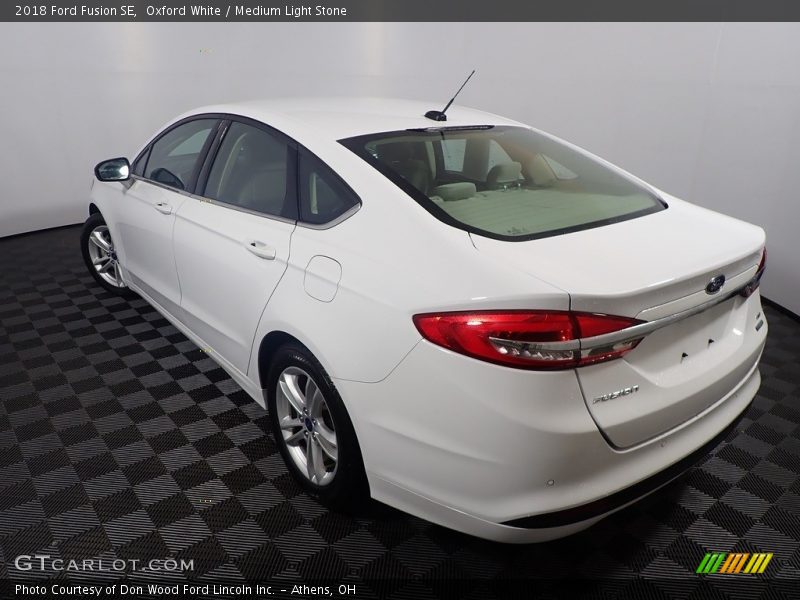 Oxford White / Medium Light Stone 2018 Ford Fusion SE