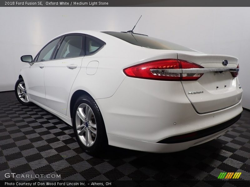 Oxford White / Medium Light Stone 2018 Ford Fusion SE