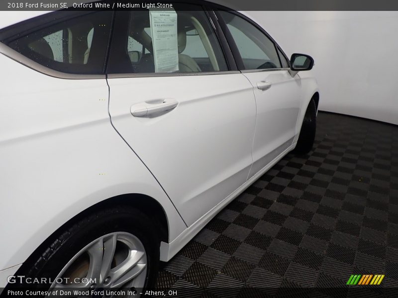 Oxford White / Medium Light Stone 2018 Ford Fusion SE