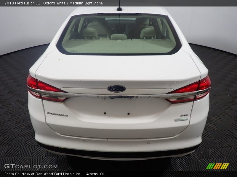 Oxford White / Medium Light Stone 2018 Ford Fusion SE