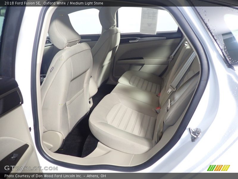 Oxford White / Medium Light Stone 2018 Ford Fusion SE