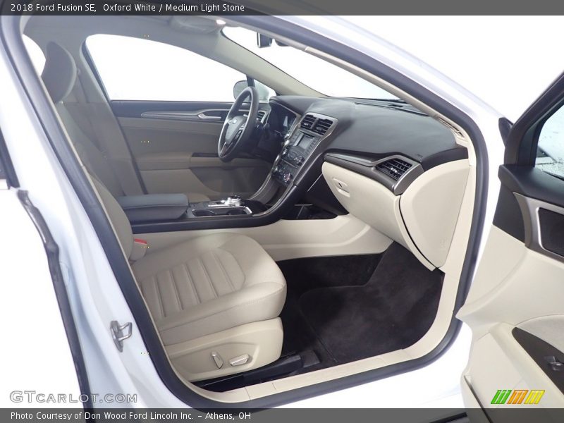 Oxford White / Medium Light Stone 2018 Ford Fusion SE