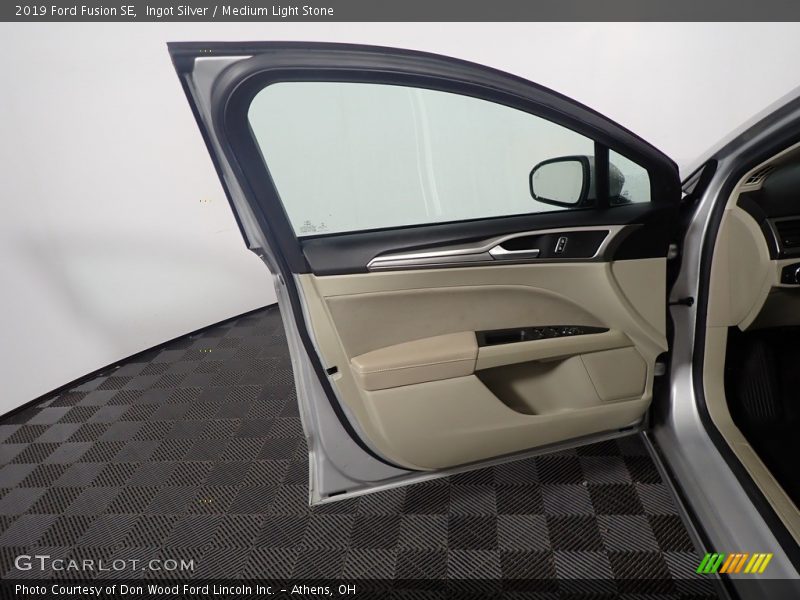 Ingot Silver / Medium Light Stone 2019 Ford Fusion SE