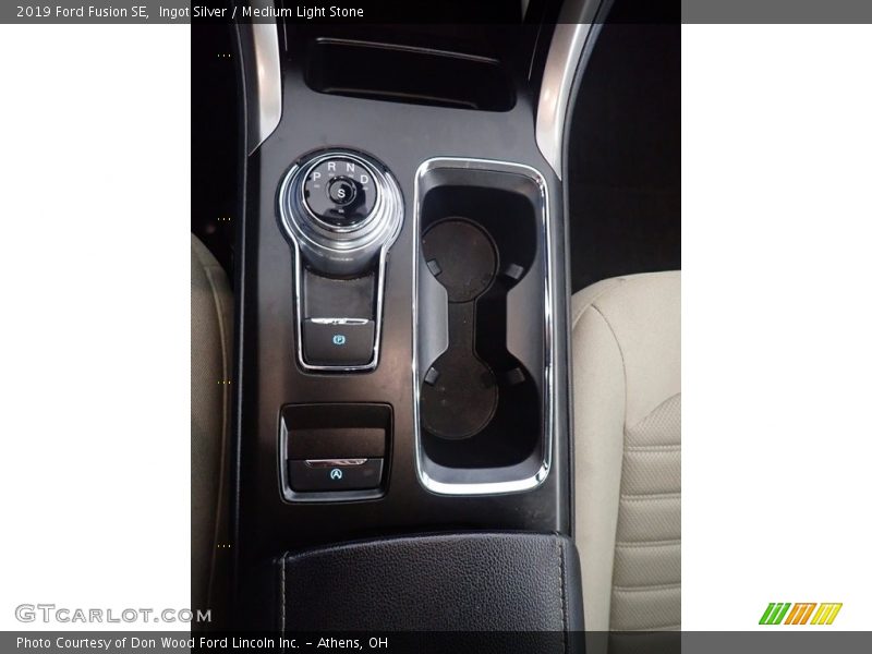 Ingot Silver / Medium Light Stone 2019 Ford Fusion SE
