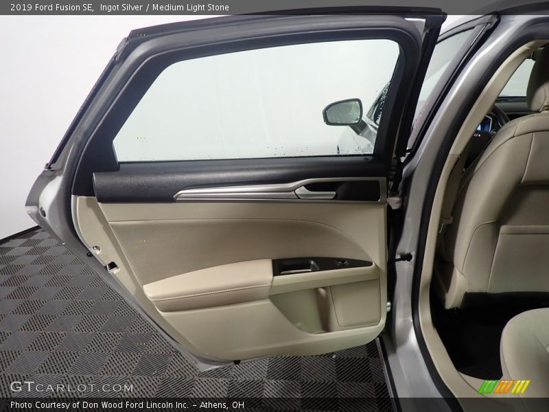 Ingot Silver / Medium Light Stone 2019 Ford Fusion SE