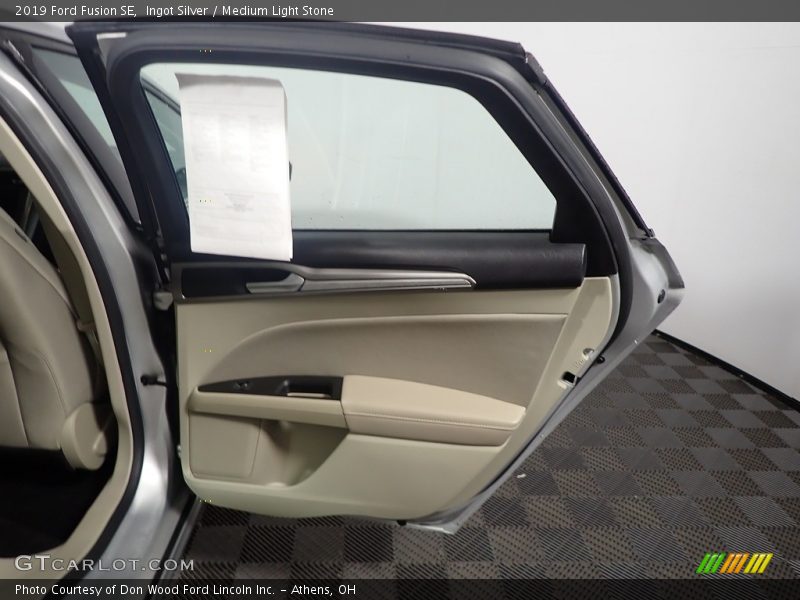Ingot Silver / Medium Light Stone 2019 Ford Fusion SE