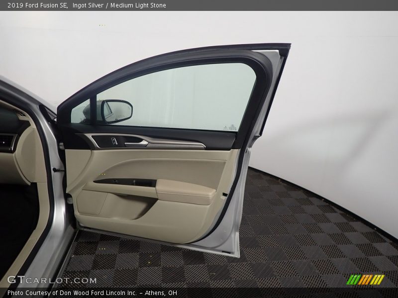 Ingot Silver / Medium Light Stone 2019 Ford Fusion SE