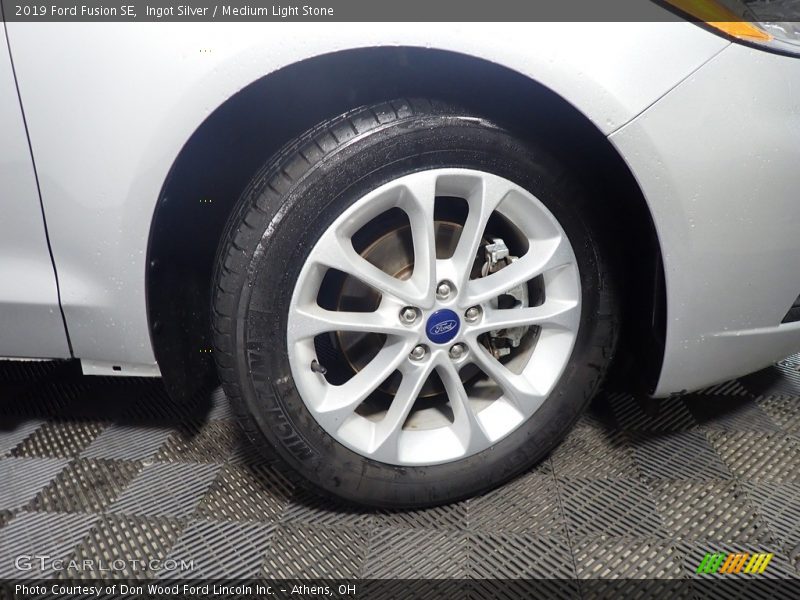 Ingot Silver / Medium Light Stone 2019 Ford Fusion SE