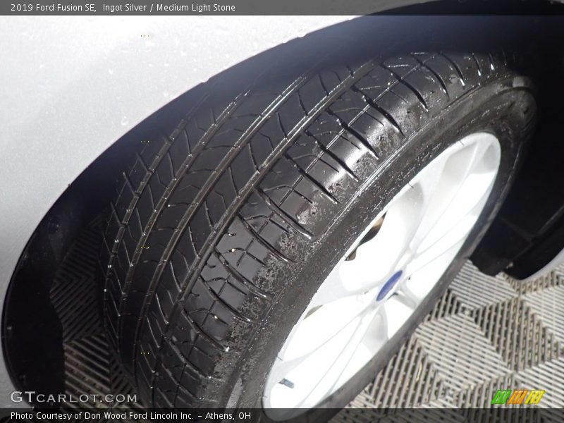 Ingot Silver / Medium Light Stone 2019 Ford Fusion SE