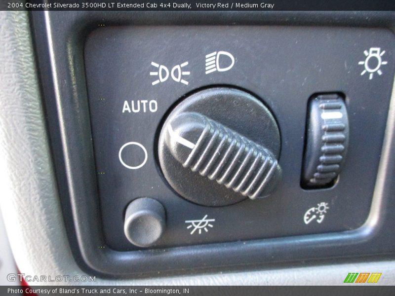 Controls of 2004 Silverado 3500HD LT Extended Cab 4x4 Dually