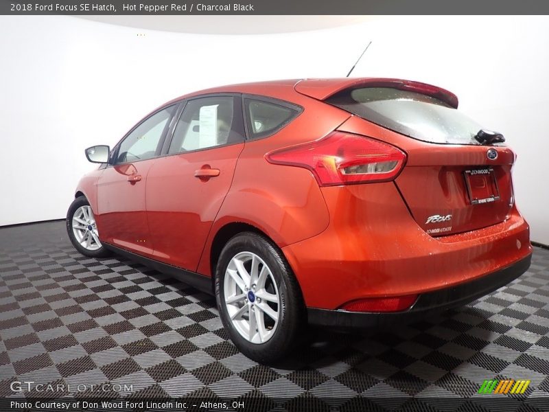 Hot Pepper Red / Charcoal Black 2018 Ford Focus SE Hatch