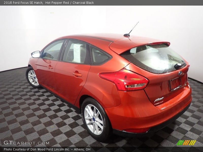 Hot Pepper Red / Charcoal Black 2018 Ford Focus SE Hatch