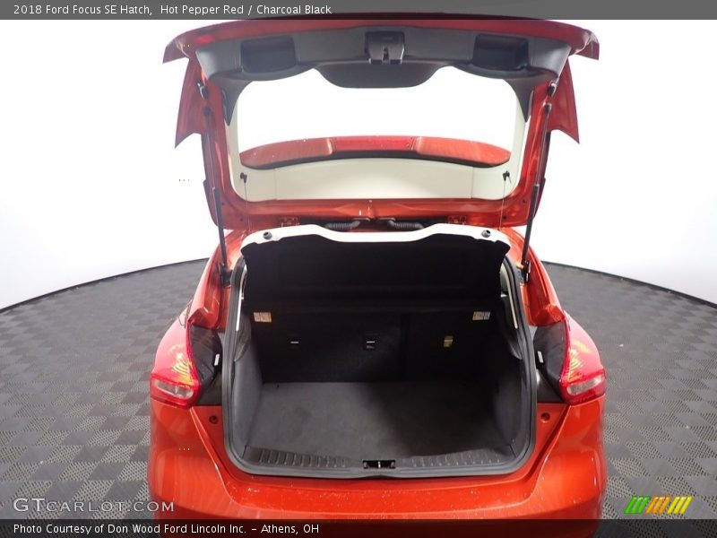 Hot Pepper Red / Charcoal Black 2018 Ford Focus SE Hatch
