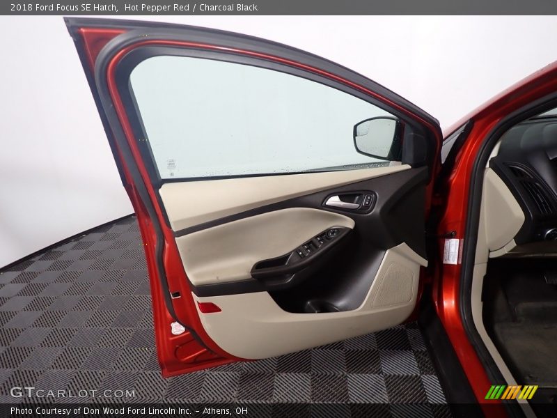 Hot Pepper Red / Charcoal Black 2018 Ford Focus SE Hatch
