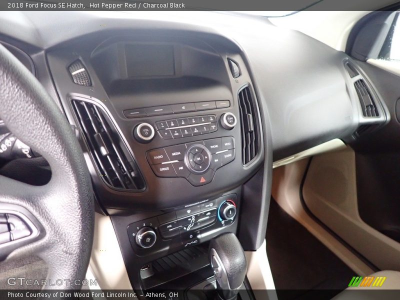 Hot Pepper Red / Charcoal Black 2018 Ford Focus SE Hatch