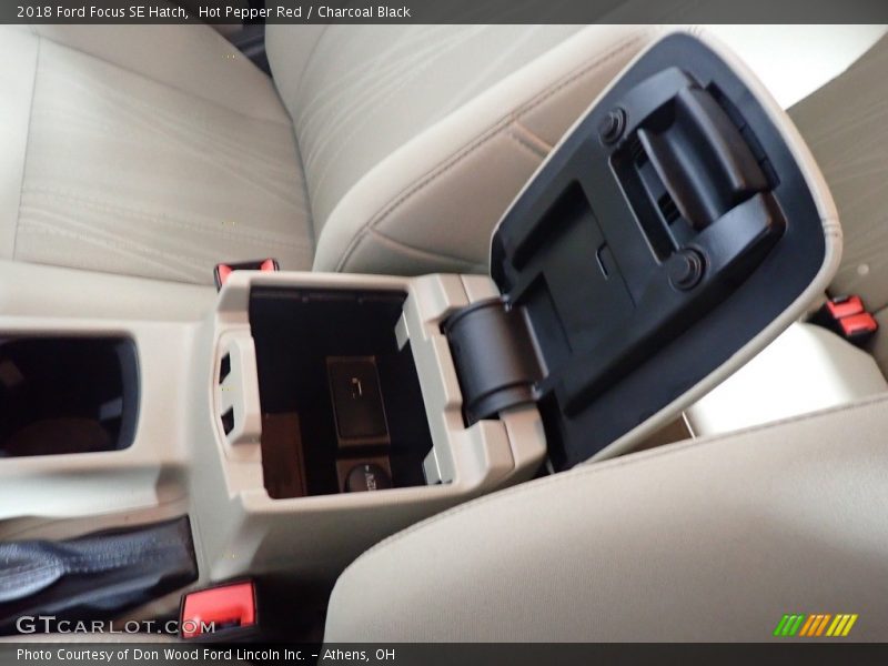 Hot Pepper Red / Charcoal Black 2018 Ford Focus SE Hatch