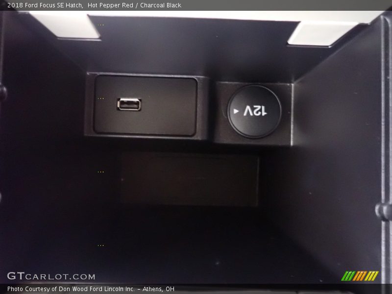 Hot Pepper Red / Charcoal Black 2018 Ford Focus SE Hatch