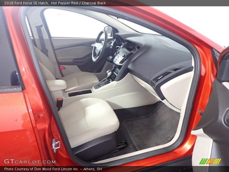 Hot Pepper Red / Charcoal Black 2018 Ford Focus SE Hatch