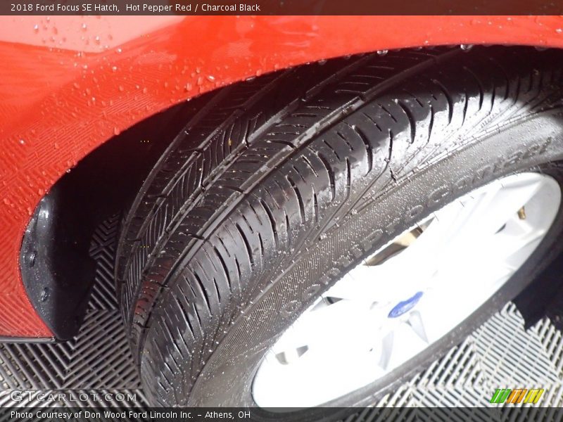 Hot Pepper Red / Charcoal Black 2018 Ford Focus SE Hatch