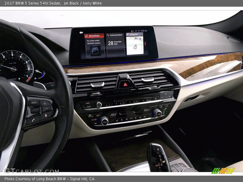 Jet Black / Ivory White 2017 BMW 5 Series 540i Sedan