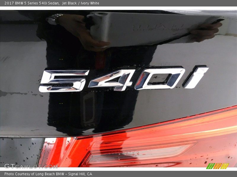 Jet Black / Ivory White 2017 BMW 5 Series 540i Sedan