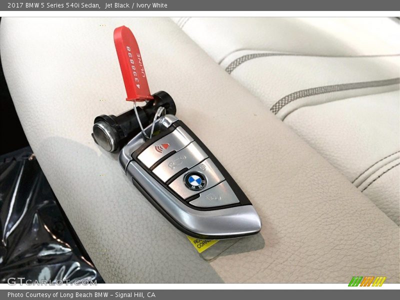 Jet Black / Ivory White 2017 BMW 5 Series 540i Sedan
