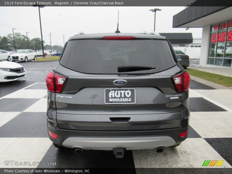 Magnetic / Chromite Gray/Charcoal Black 2019 Ford Escape Titanium