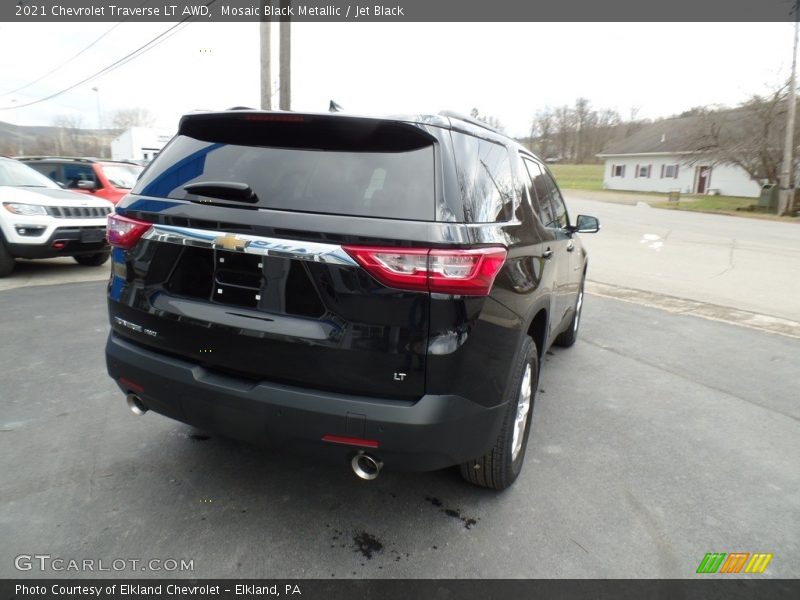 Mosaic Black Metallic / Jet Black 2021 Chevrolet Traverse LT AWD