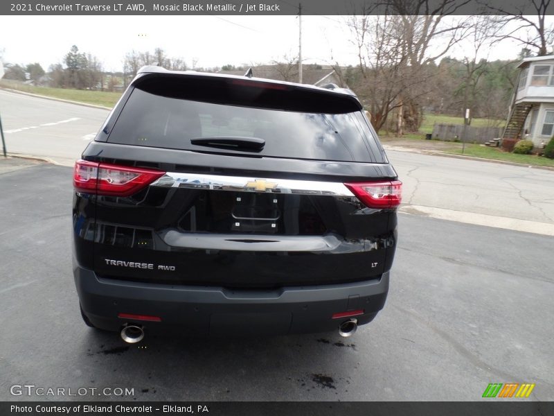 Mosaic Black Metallic / Jet Black 2021 Chevrolet Traverse LT AWD