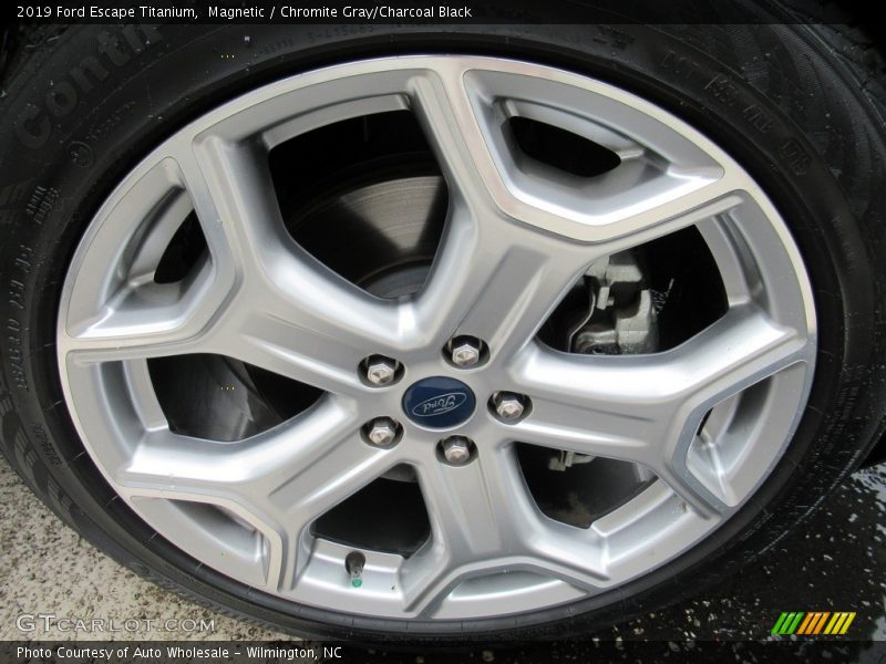 Magnetic / Chromite Gray/Charcoal Black 2019 Ford Escape Titanium