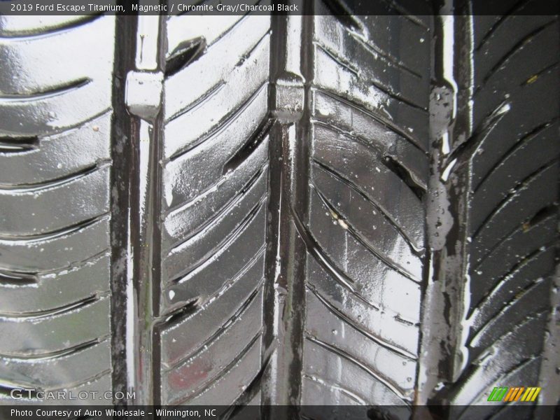 Magnetic / Chromite Gray/Charcoal Black 2019 Ford Escape Titanium