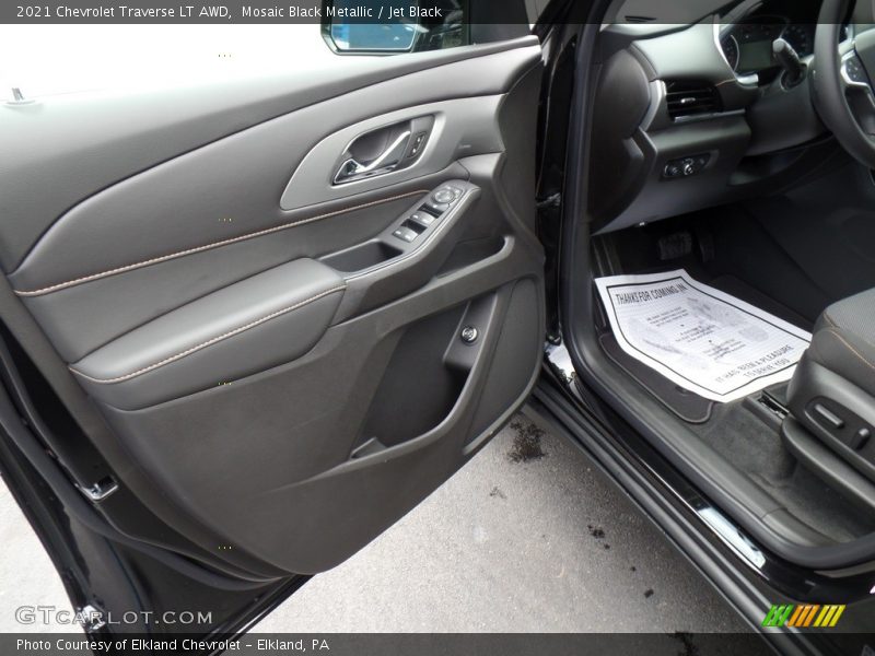 Mosaic Black Metallic / Jet Black 2021 Chevrolet Traverse LT AWD