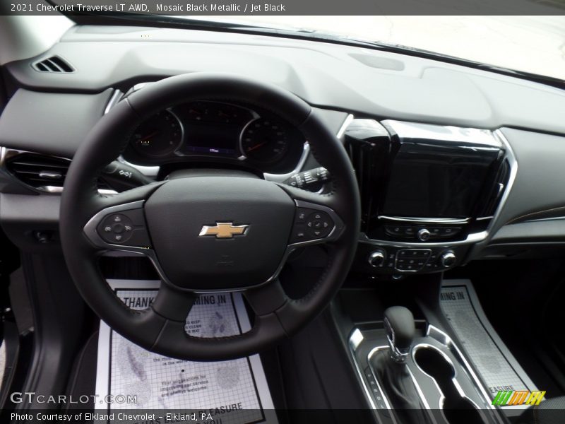 Mosaic Black Metallic / Jet Black 2021 Chevrolet Traverse LT AWD