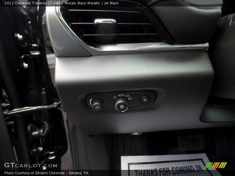 Mosaic Black Metallic / Jet Black 2021 Chevrolet Traverse LT AWD