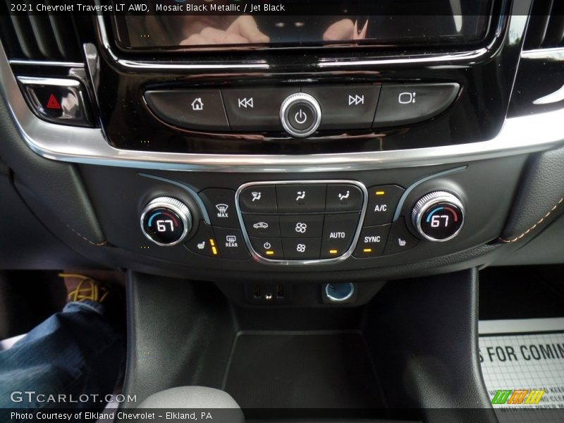 Mosaic Black Metallic / Jet Black 2021 Chevrolet Traverse LT AWD