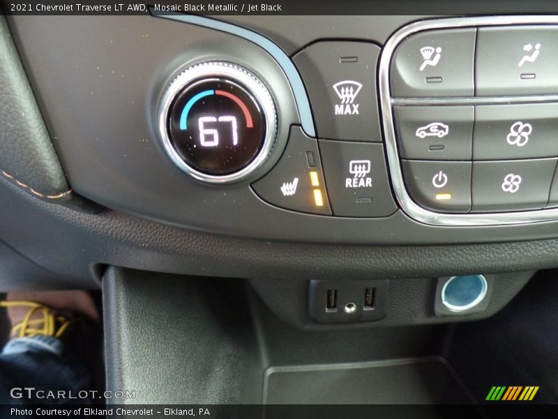 Mosaic Black Metallic / Jet Black 2021 Chevrolet Traverse LT AWD