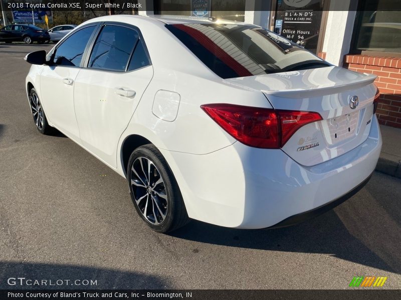 Super White / Black 2018 Toyota Corolla XSE