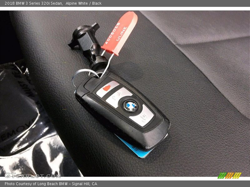 Alpine White / Black 2018 BMW 3 Series 320i Sedan