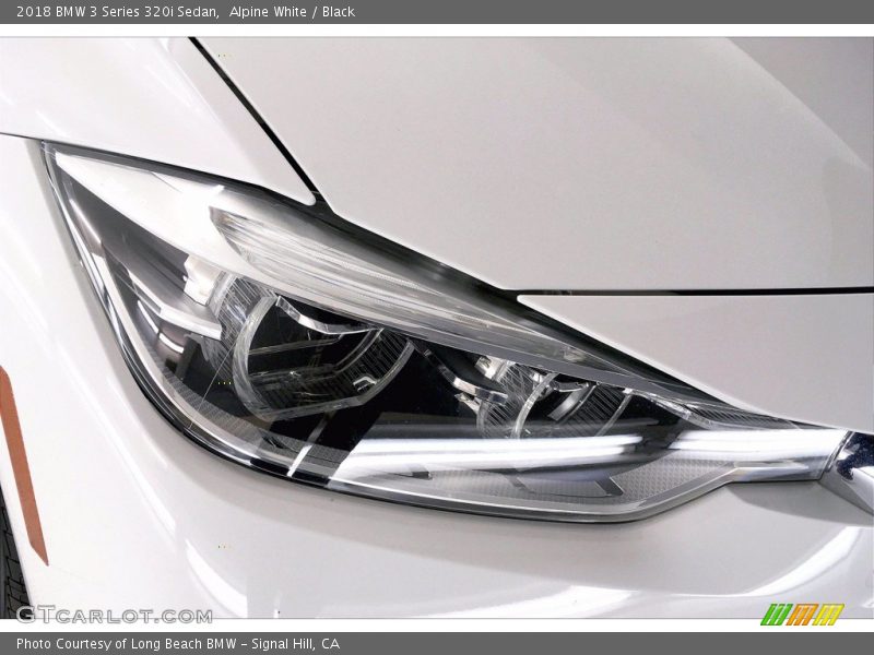 Alpine White / Black 2018 BMW 3 Series 320i Sedan