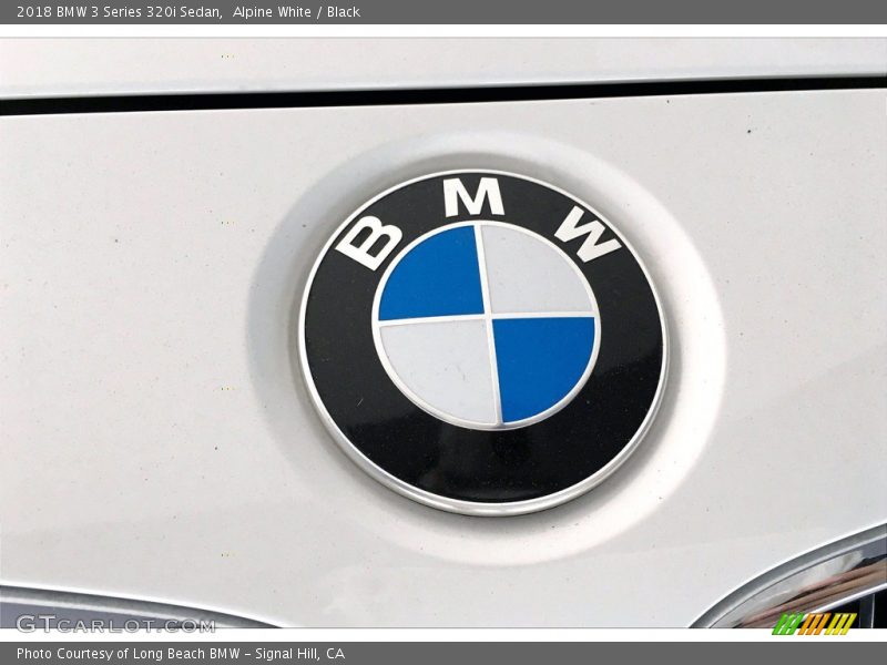 Alpine White / Black 2018 BMW 3 Series 320i Sedan