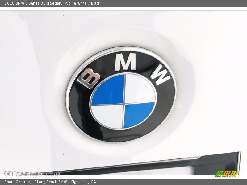 Alpine White / Black 2018 BMW 3 Series 320i Sedan
